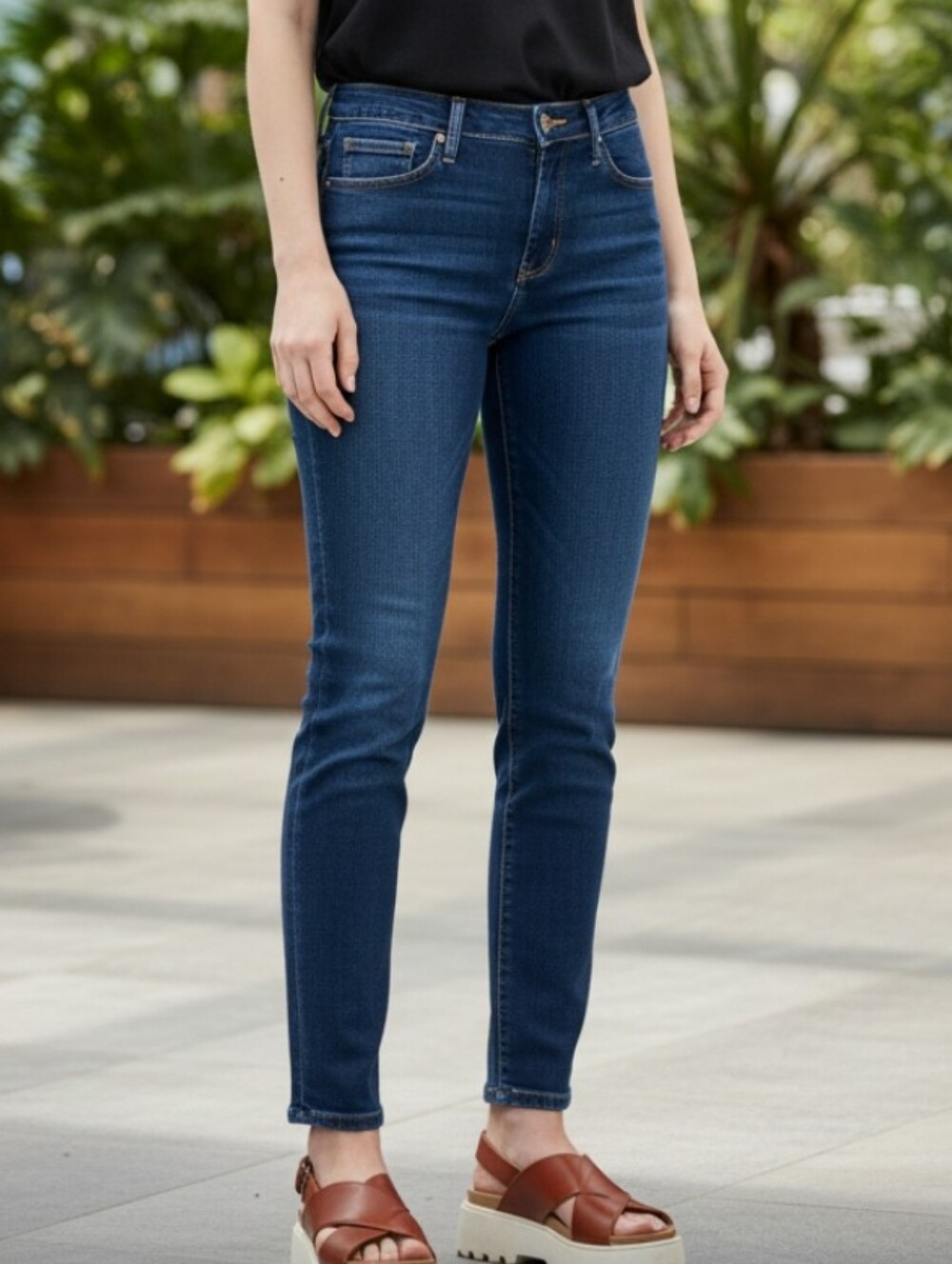 Levis Demi Curve Classic Denim Jeans Womens Size 8 M Blue